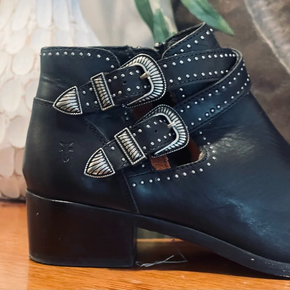 FRYE Ray Western Deco Shootie Double Buckle Black Leather Ankle Boot Silver